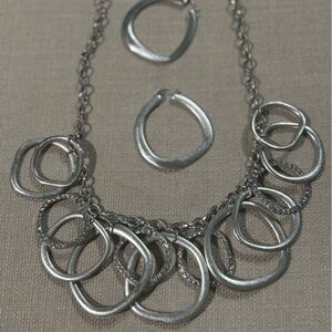 Premier Designs Silver Loop Necklace Set